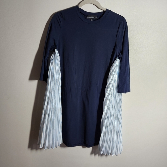 Pomander Place Gorgeous navy dress with side inserts - Picture 2 of 3